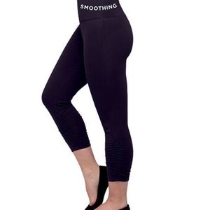 Ruby Ribbon black tummy control Capri leggings